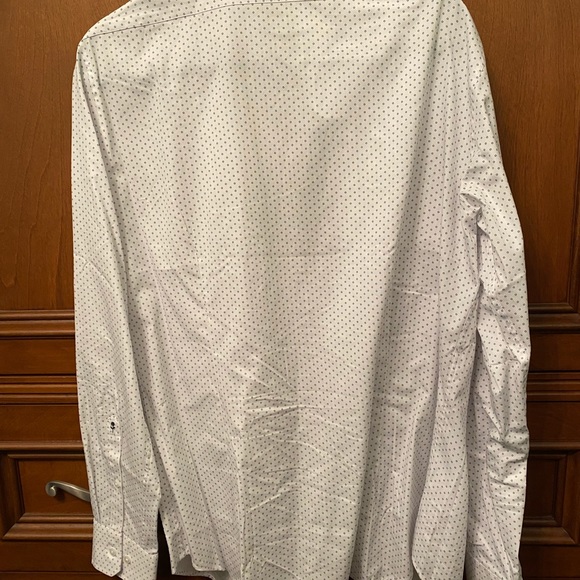 Beautiful button up shirt. Size L - Picture 3 of 4